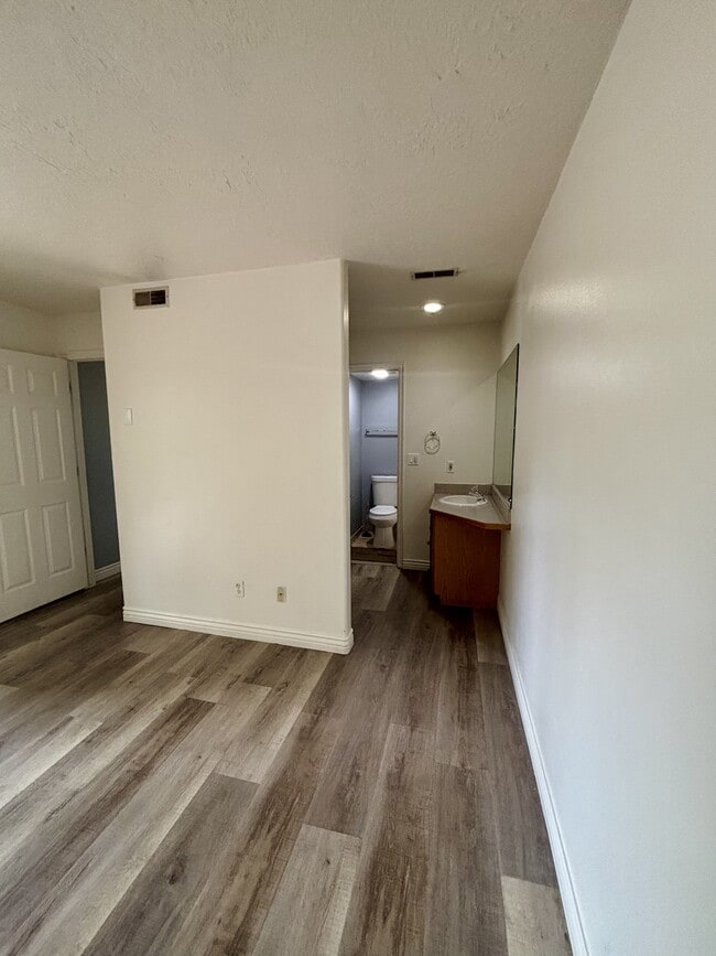 Building Photo - 215 S 1050 W