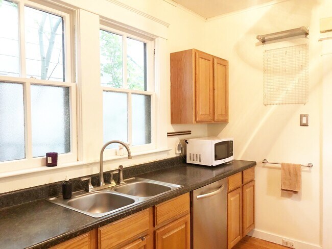 Building Photo - Beautiful Madison Valley Craftsman
