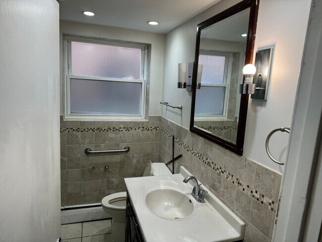 Building Photo - 5539 N Mango Ave