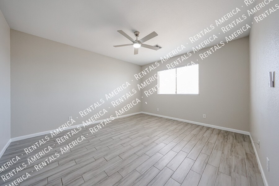 Building Photo - 3825 S 60th Dr