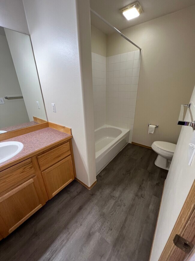 Building Photo - 6641 Desiree Loop