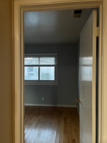 Building Photo - 215 Dennis Dr