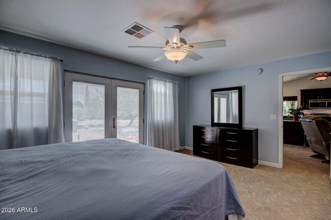 Building Photo - 6012 W Grovers Ave