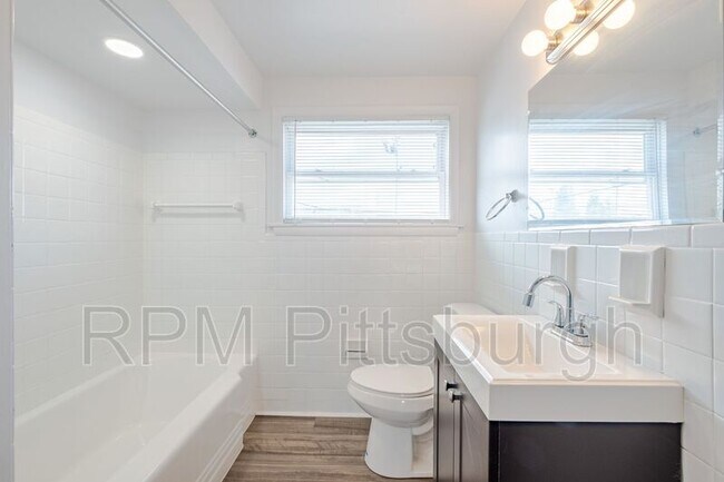 Building Photo - 1228 Washington Pike