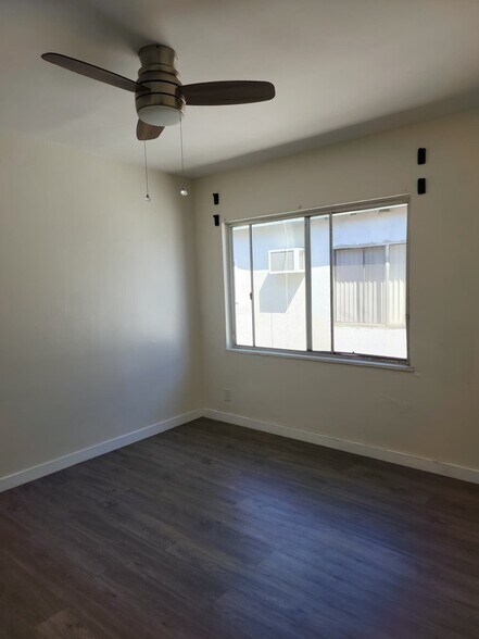 Building Photo - 4767 San Vicente Blvd