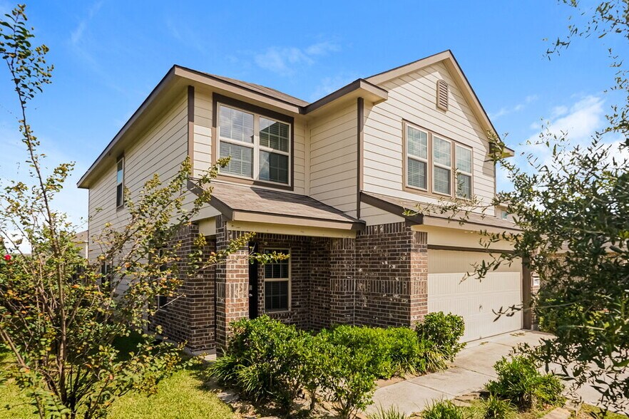 Building Photo - 8005 Wayside Village Way