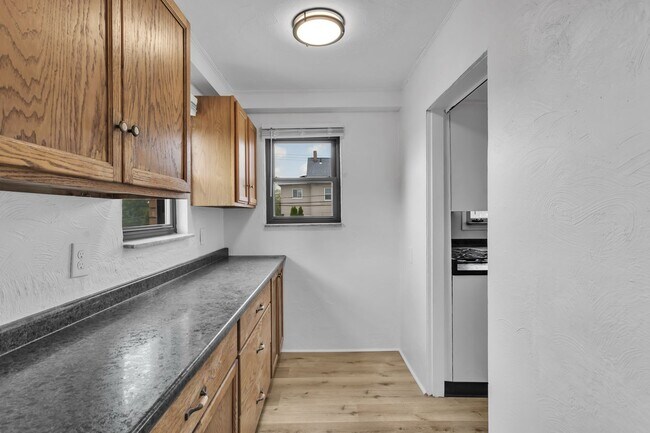 Building Photo - 1002 Fordham Ave