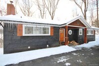 Building Photo - 117 Seven Hills Lake Dr