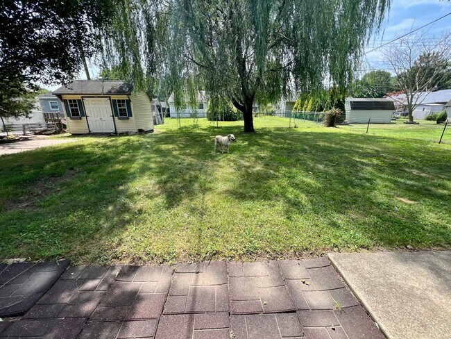 Building Photo - 3-Bedroom Single Family Home in Bristol! A...