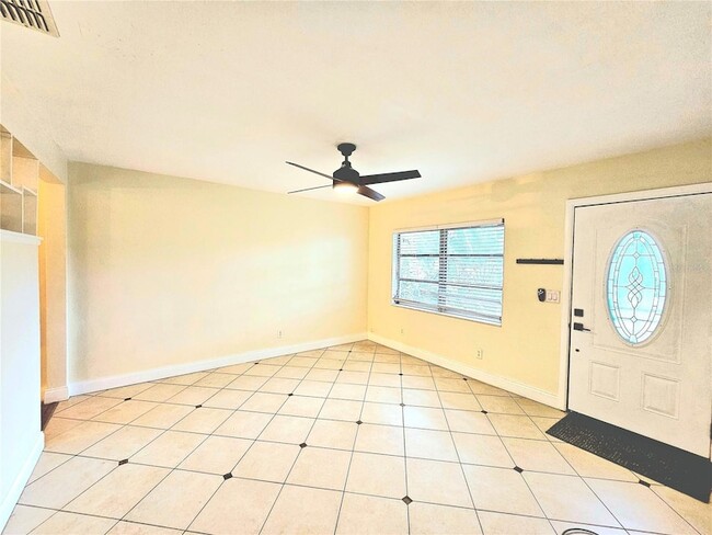 Building Photo - 5924 Dartmouth Ave N