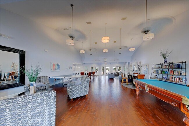 Building Photo - 222 Pompano Dr SE