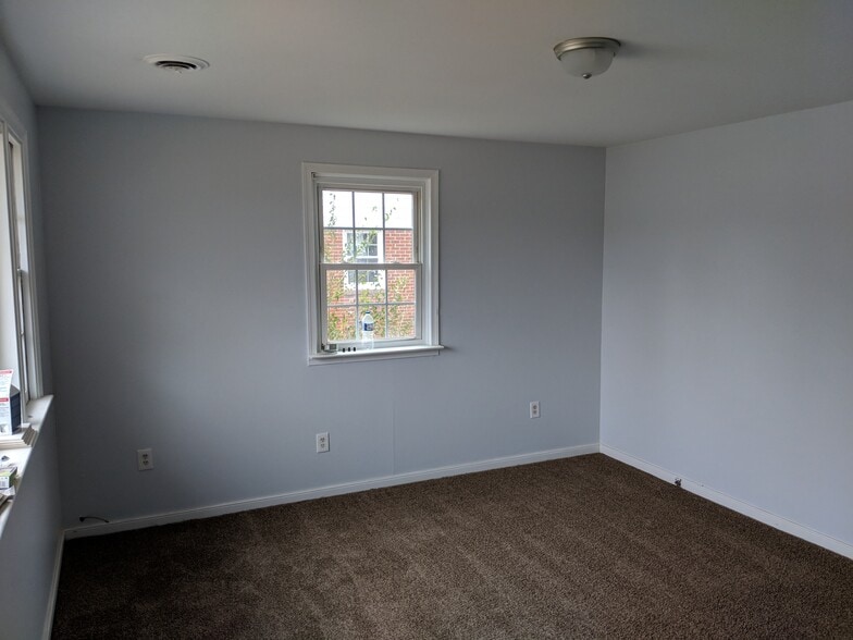 Building Photo - 9509 Dawnshire Rd