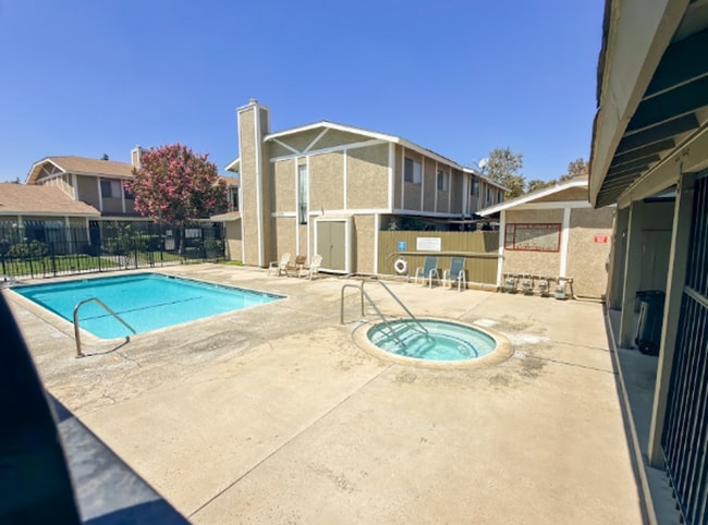 Building Photo - 15224 Shadybend Dr