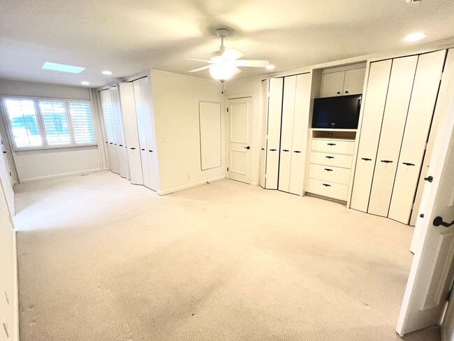 Building Photo - Rare rental opportunity in gated Garden Park!