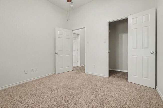 Building Photo - 1707 Briarhollow Dr