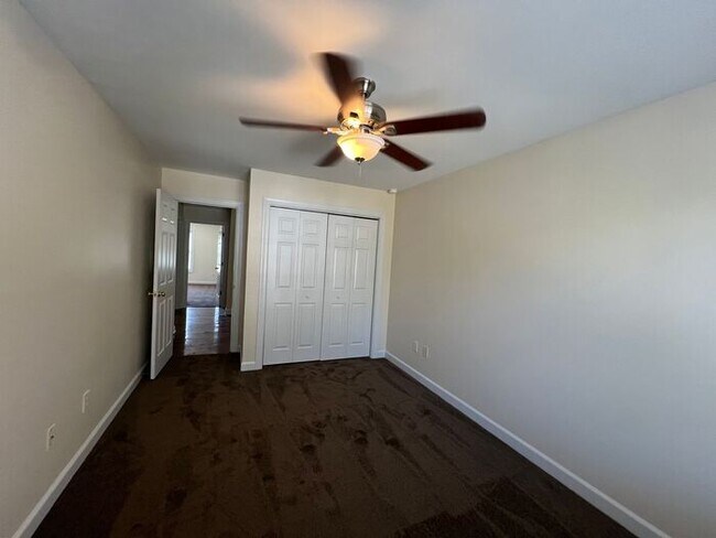 Building Photo - 4BRd Carleton Place, Upscale Brick town home, 1 car garage!  Central Wilmington!