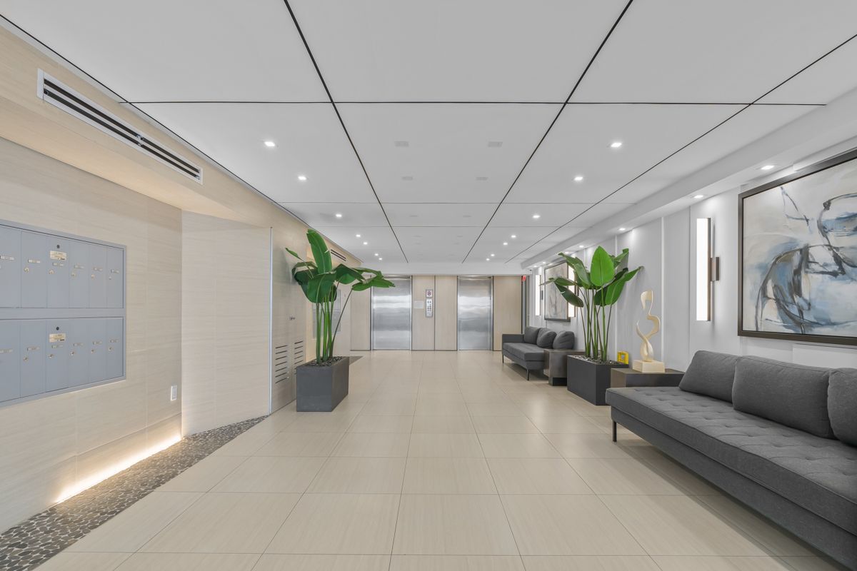 Building Photo - 4141 Collins Ave