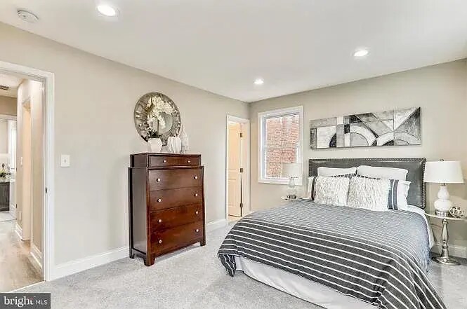 Building Photo - 724 Oneida Pl NW