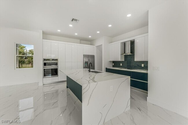 Building Photo - 2941 37th Ave NE