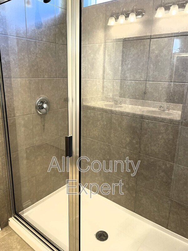 Building Photo - 502 Cooper Ln