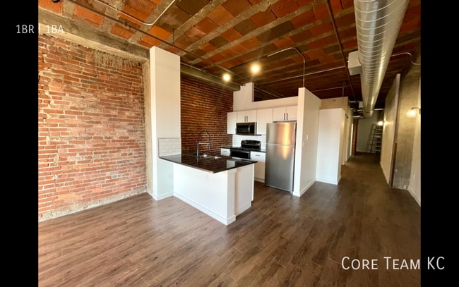 Primary Photo - 204 Walnut St