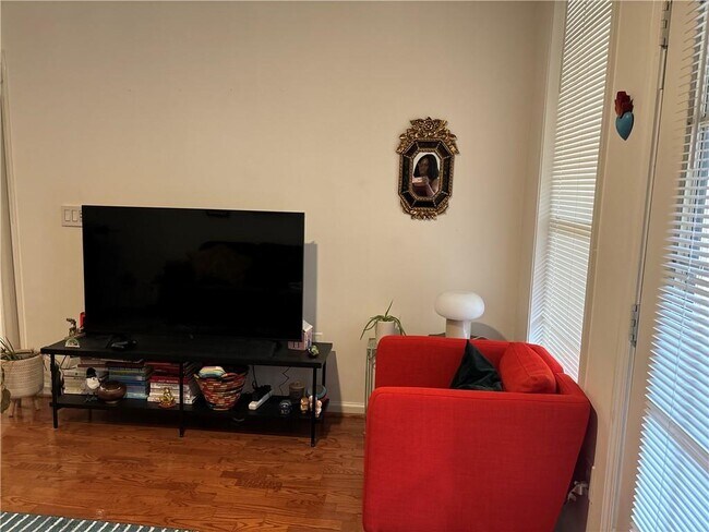 Building Photo - 955 Juniper St NE