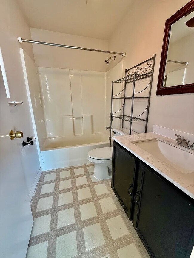 Building Photo - 1639 Roy St