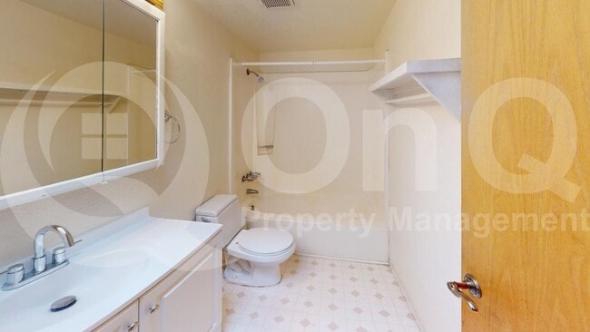 Building Photo - 2705 N Orchard Ave