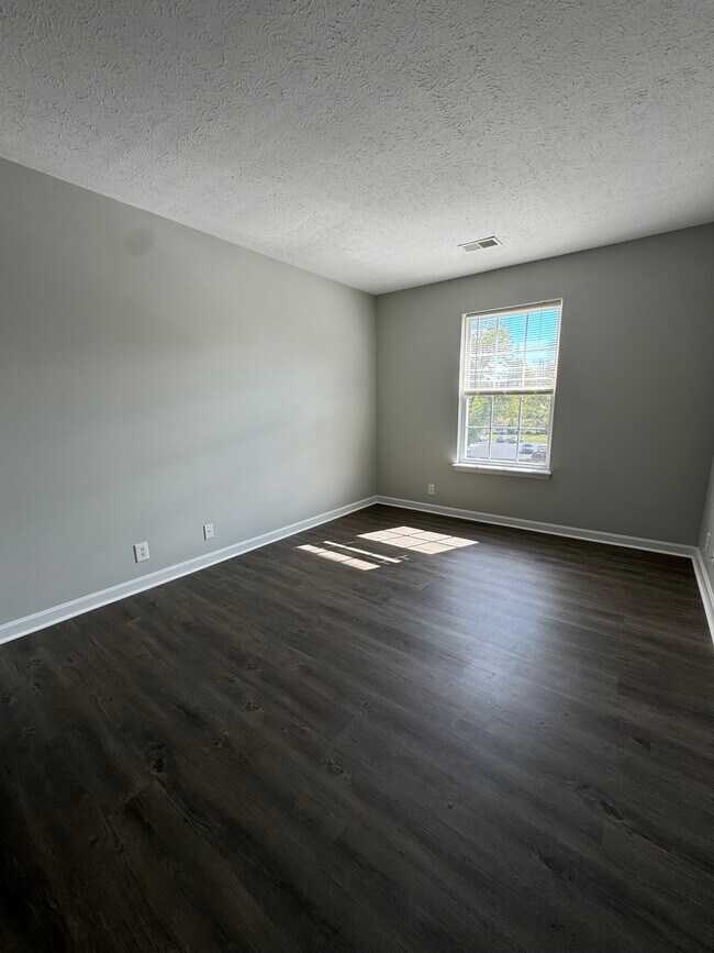 Building Photo - Woodfield