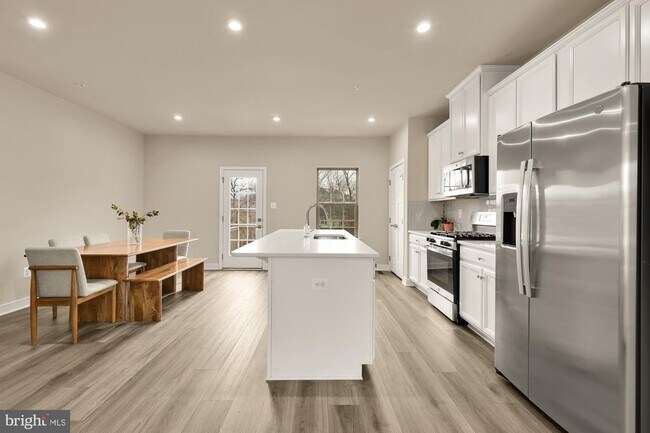 Building Photo - 9639 Tall Oaks Rd