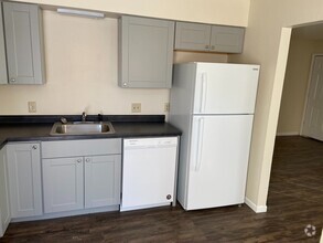 Building Photo - Remodeled 2 bedroom duplex