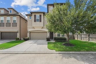 Building Photo - 13217 Green Hills Dr