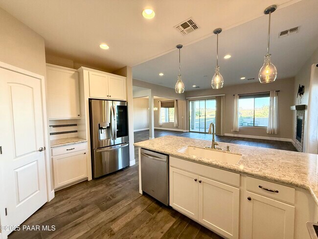 Building Photo - 220 Mackenze Rose Dr