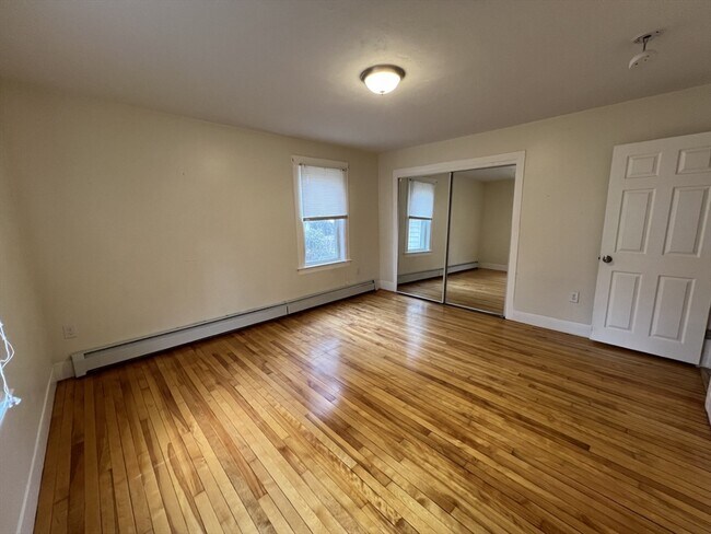 Building Photo - 172 Chester St