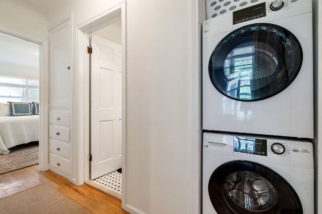 Building Photo - "Fully Furnished Monthly Rental - Newly Remodeled 2 bed Old Town bungalow "