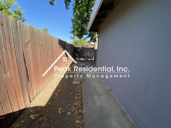 Building Photo - 6938 Tarocco Way