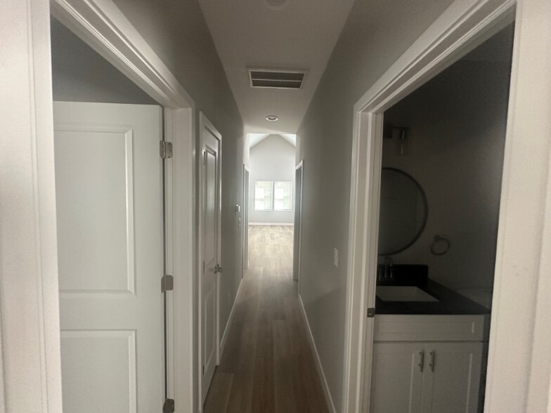 Building Photo - 2612 Boulevard Pl