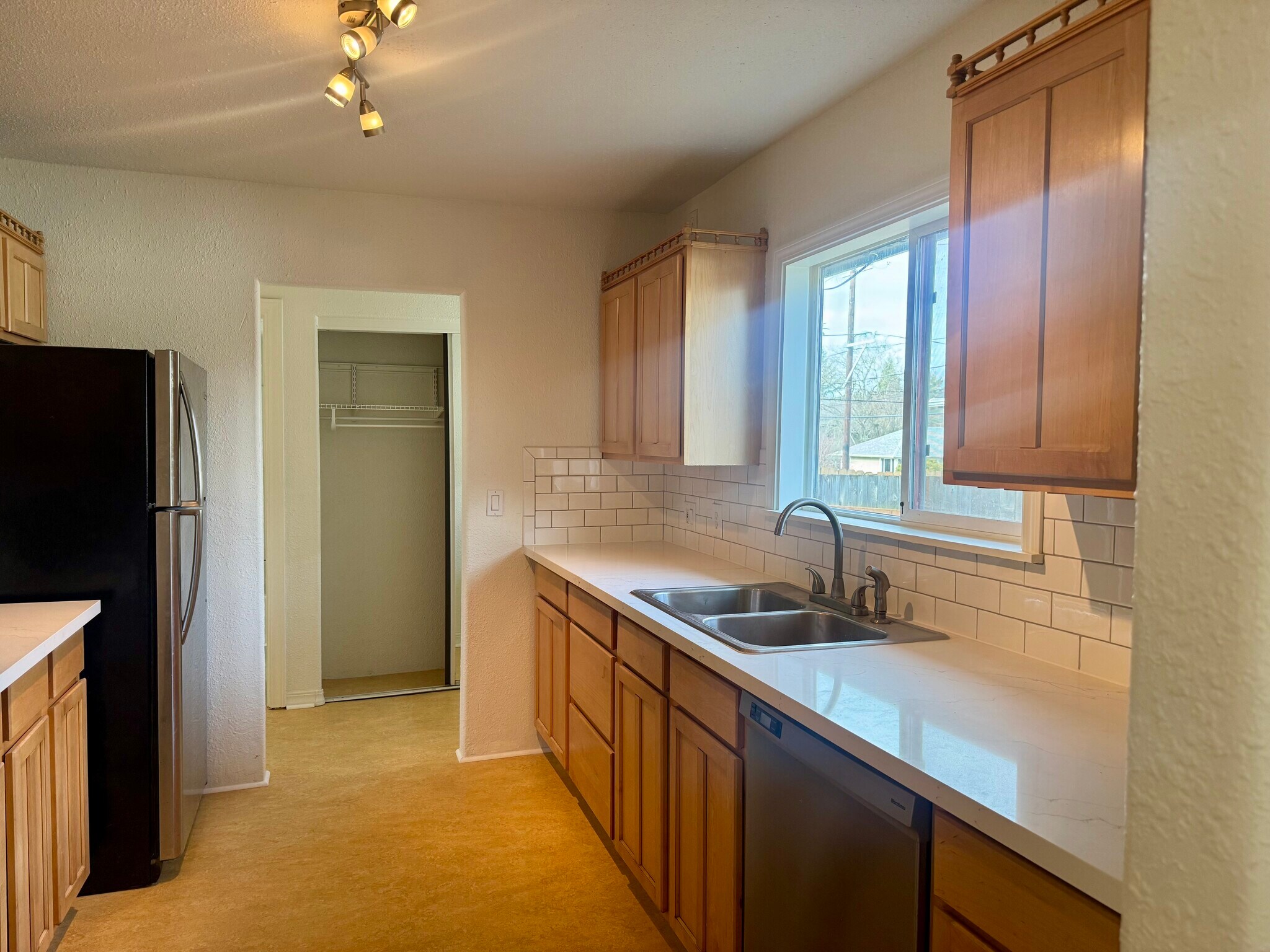 Building Photo - 4540 NE 20th Ave