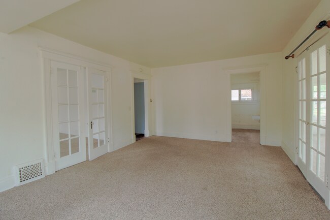 Building Photo - 809 Oak St