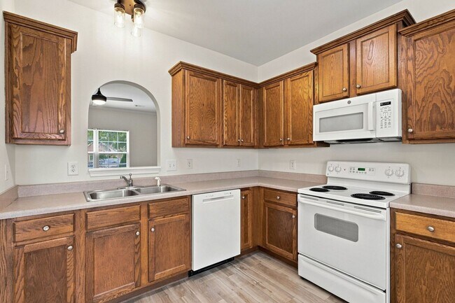 Building Photo - Charming 2-Bed Townhome in Hardison Hills