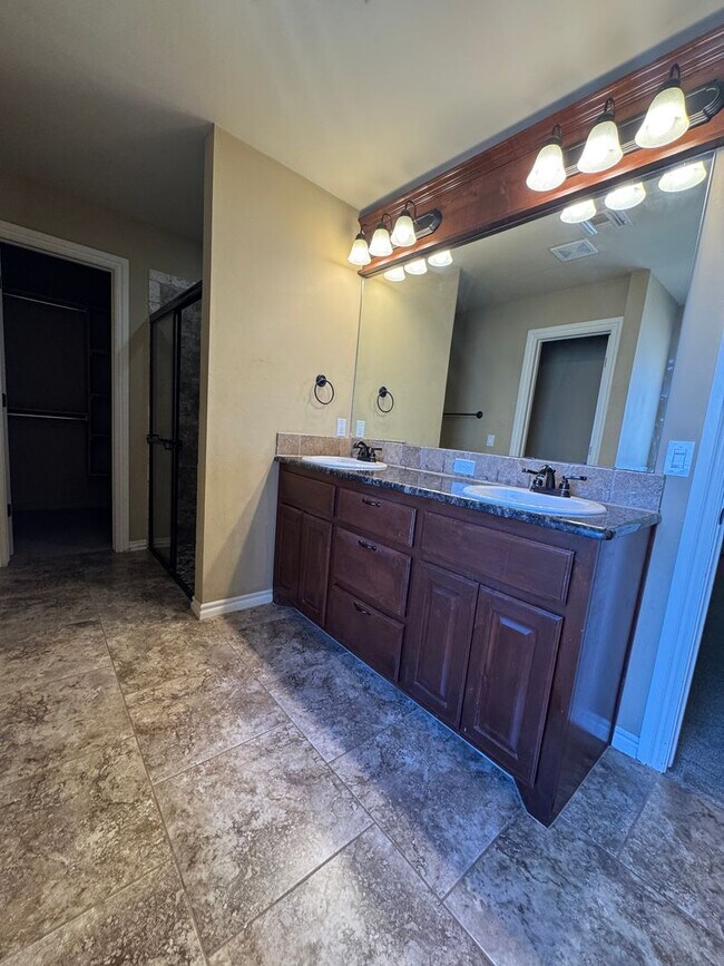 Building Photo - 7904 SW Powell Ct