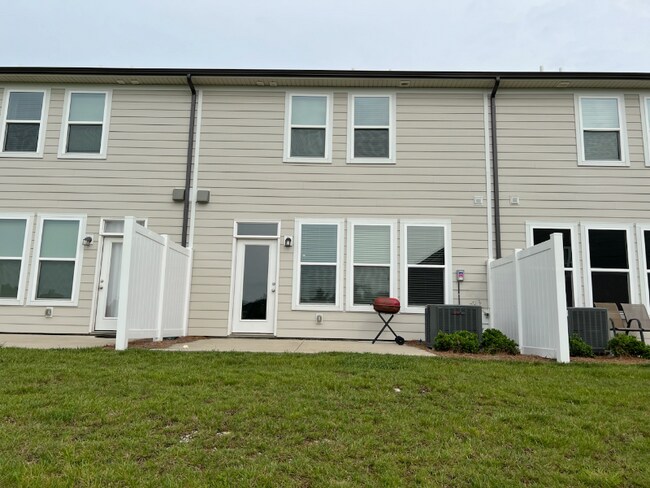 Building Photo - 15 Holland Ridge Cir