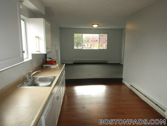 Building Photo - 1247 Commonwealth Ave