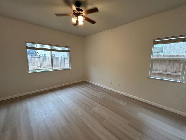 Building Photo - 2541 Carnival Dr