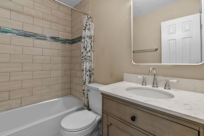 Building Photo - Charming 3-Bedroom Townhome in Virginia Beach.