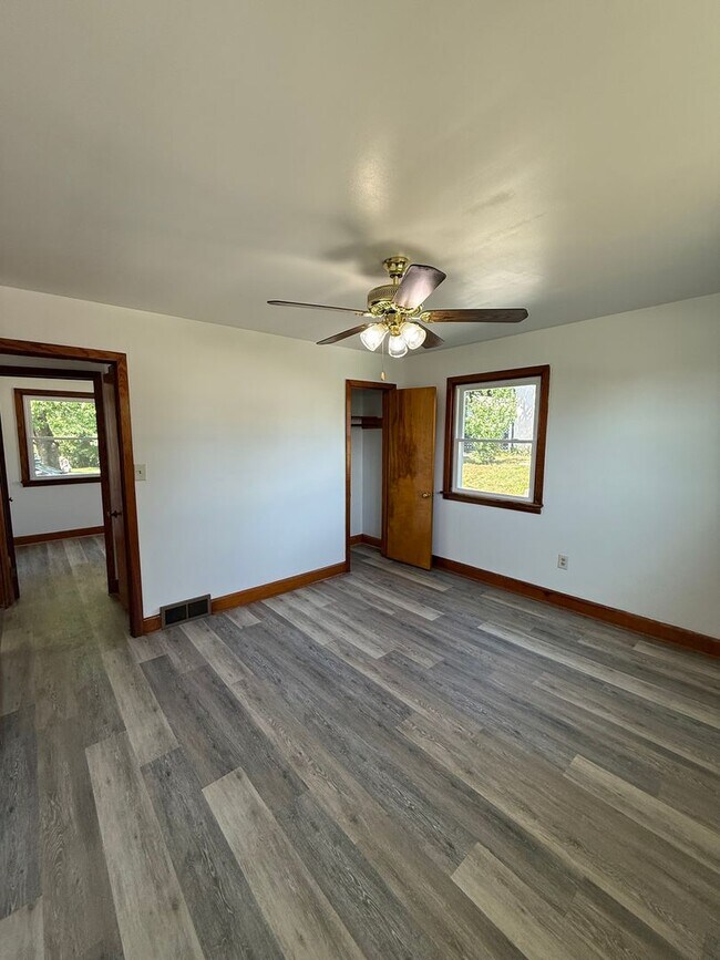 Building Photo - 1294 Edenville Rd