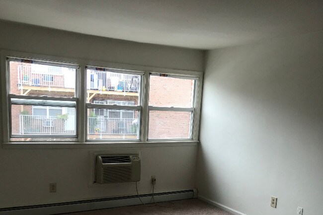 Primary Photo - 364 Williamson St