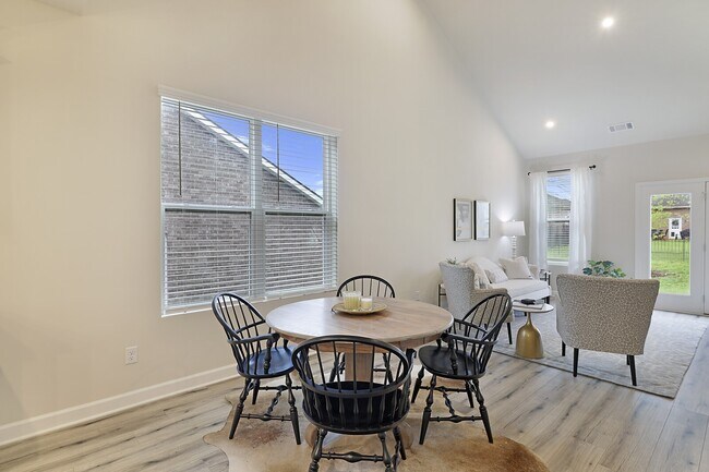 Building Photo - 546 Becks Pl