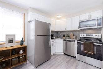 Building Photo - Raintree Island Apartment Homes