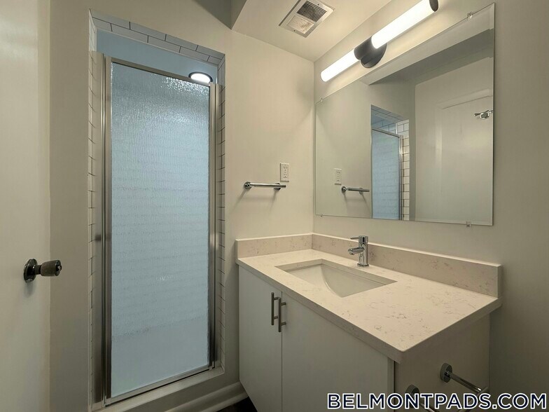 Building Photo - 53 Hill Rd